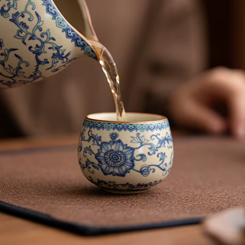 Ru Ofen Keramiktasse in Blau und Weiß für Pu'er Tee und Kung Fu Tee-Verkostung - Bild 2