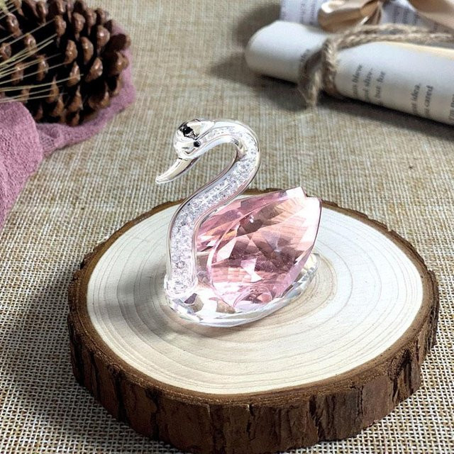 Yiran Furniture Schwan Kristallfigur als Glasornament und Briefbeschwerer in Pink, Transparent und Blau - Bild 1