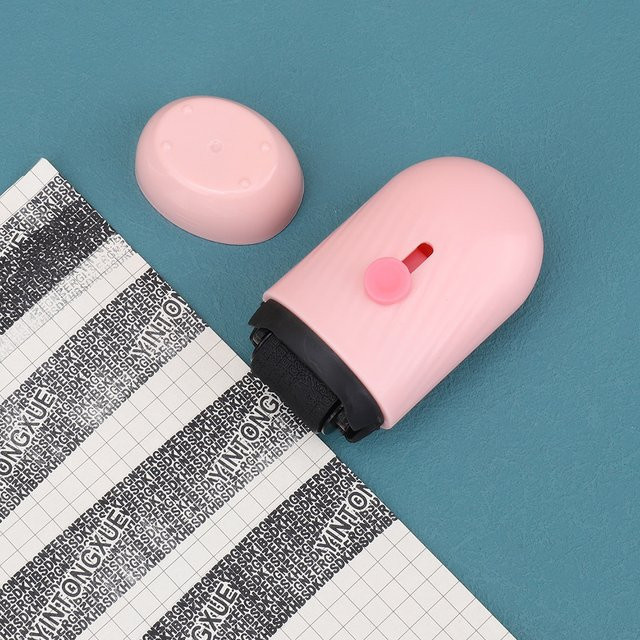 Roller-Sichtschutzstempel in Pink zum Schutz deiner Identität als Sicherheits-Scrambler-Abdeckstempel für Post- und Bürodokumente, Breite: 7,5 cm - Bild 1