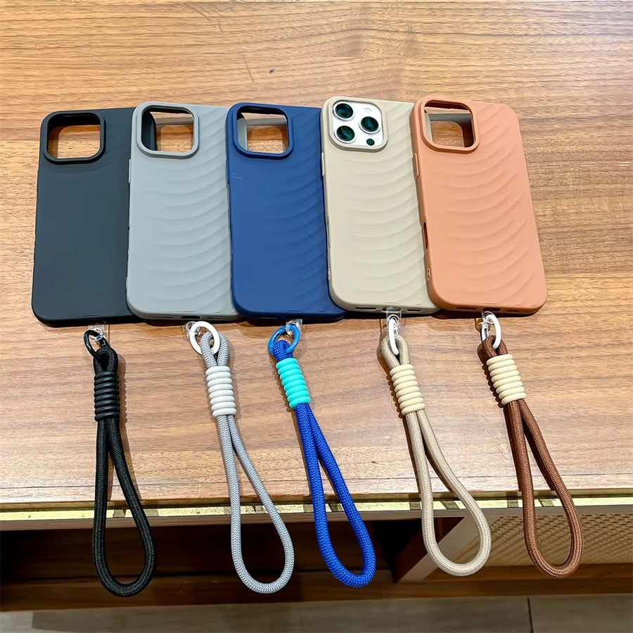 Xeber Handyhülle mit Soft Wave Textur und Lanyard für iPhone 12 bis 17 Pro Max in Schwarz - Bild 5