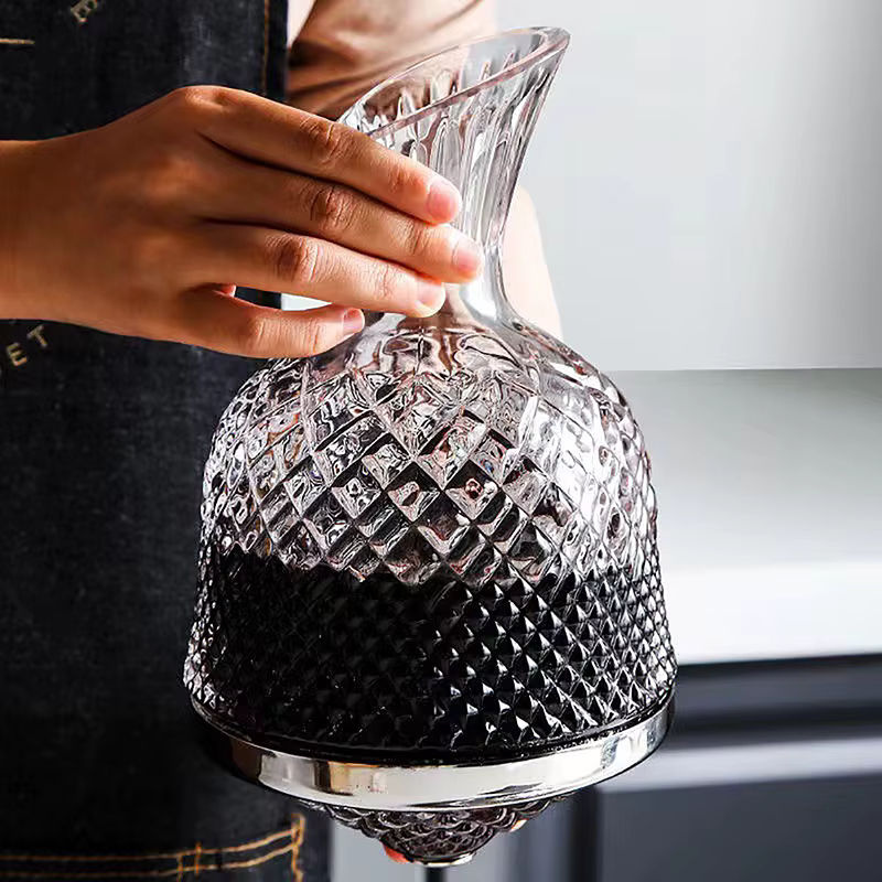 JETTING 360 Grad drehbarer Dekanter aus Kristallglas in Transparent und Silber, 1500 ml Weinspender und Belüfter mit geometrischem Design - Bild 3