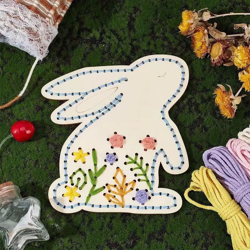 NOTIONSLAND Kreuzstich Kit Hase aus Holz als DIY Ostern-Hängeornament in Multicolor - Bild 2