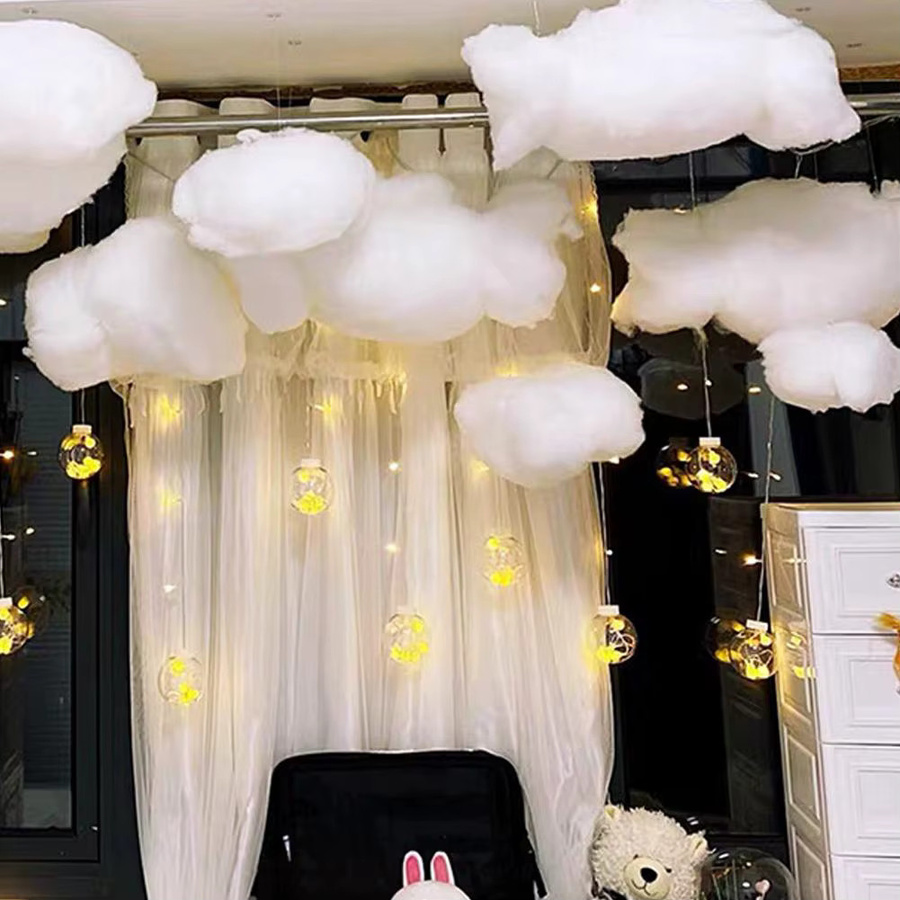 Weiße künstliche Baumwollwolken als hängende Textildekoration für Hochzeiten, Weihnachten und Geburtstage - Bild 2
