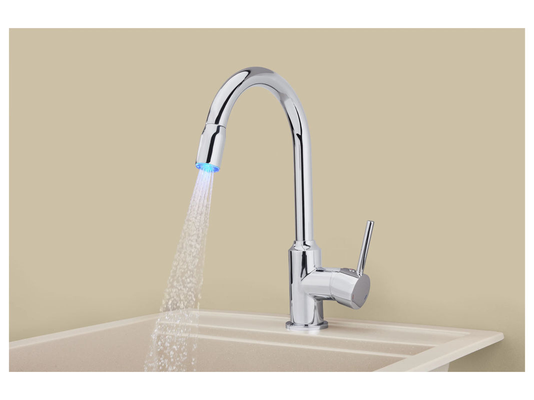 LIVARNO LED-Spültischarmatur mit schwenkbarem Auslauf in Chrom, Höhe: 32,5 cm, Breite: 19,5 cm, Tiefe: 5,5 cm - Bild 2