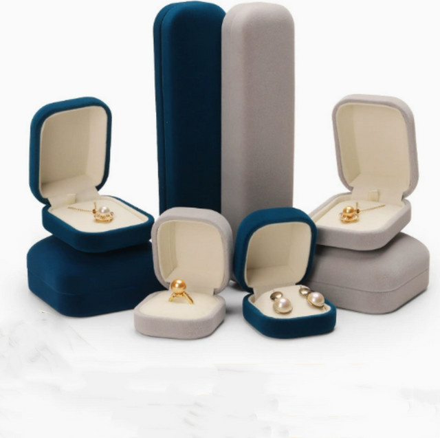 Schmuck-Display-Box aus Samt für Ringe und Ohrringe in Grau oder Blau - Bild 1