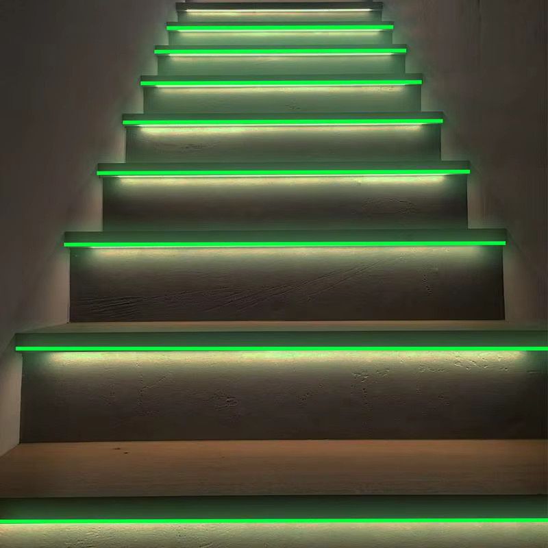 Fluoreszierendes Leuchtband in Grün als Warnaufkleber für Treppen und Bühnen, erhältlich in den Maßen 1 cm x 3 m oder 5 cm x 5 m - Bild 2