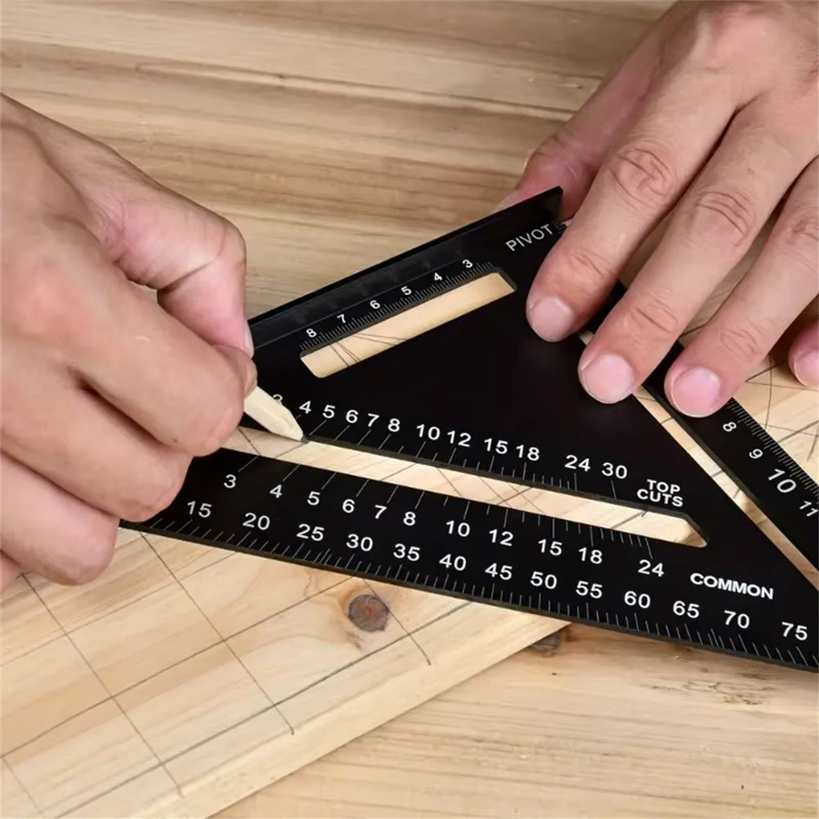 Präzises 7-Zoll-Dreieckslineal aus schwarzer Aluminiumlegierung als quadratischer Winkelmesser für Ingenieure und Zimmerleute - Bild 2