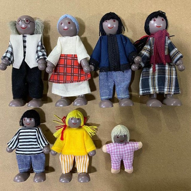 Fashnics Miniatur Spielzeug Holzmöbel, Puppen Set, ab 3 Jahre - Bild 1