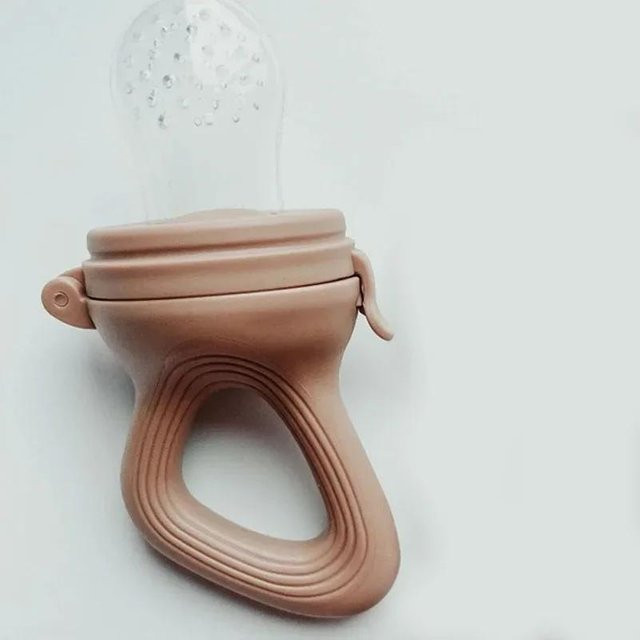 Binchi Silikon Baby Obst Fütterer mit Deckel in Grau, BPA-frei und wiederverwendbar - Bild 1