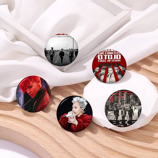 BIGBANG Brosche, Anime-Charaktere, Unisex - Bild 1