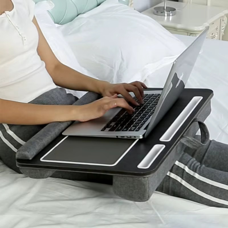 MUMUCC Laptop-Schreibtisch mit Doppelrillen-Design, rutschfester Stange und integriertem Mauspad in Schwarz - Bild 2