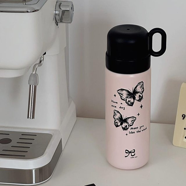 Yiran Furniture Thermosbecher für Mädchen mit Herz und Schleife aus Edelstahl, 500 ml, Pink/Weiß/Schwarz - Bild 1