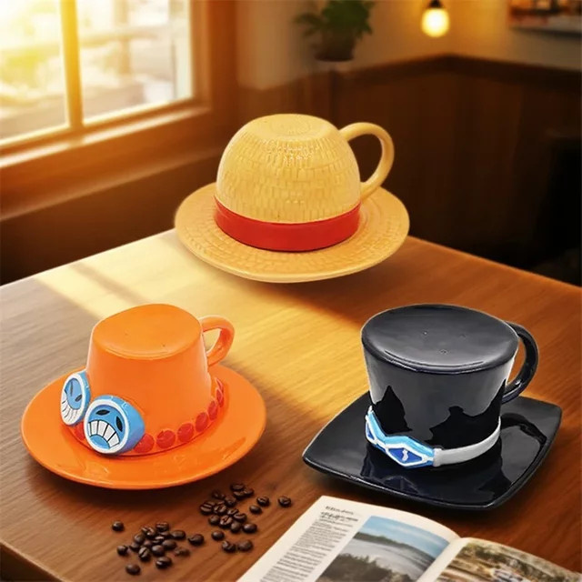 JUSTINLAU Anime Kaffeetasse mit Untertasse aus Keramik in Gelb mit Hut-Relief-Design - Bild 1