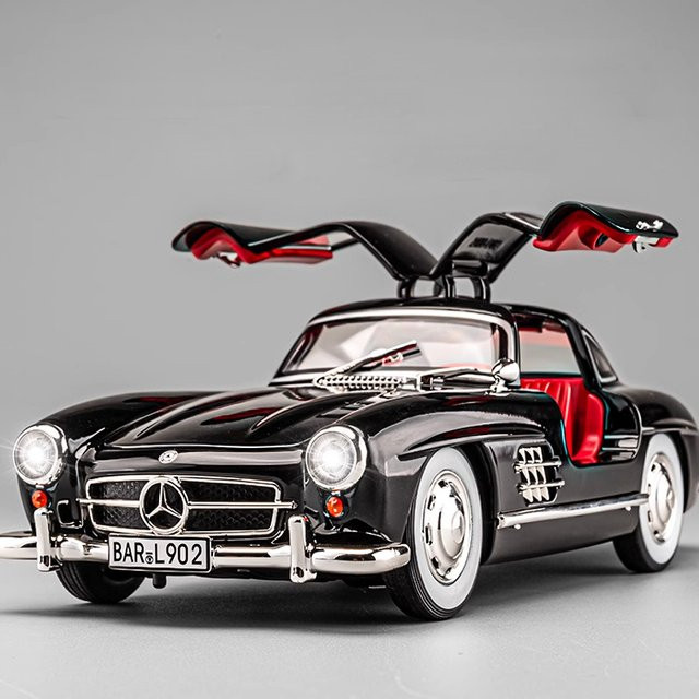 Mercedes-Benz 300SL Oldtimer, Modellauto, 1:24, Metall, mit Licht und Sound - Bild 1