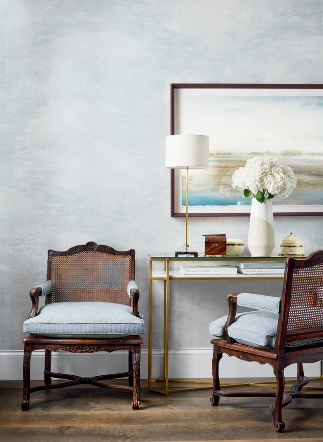 Anna French Tapete Cloud 9 in Blau auf Perle, modernes Vliesdesign mit abstraktem Naturmotiv - Bild 1