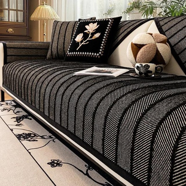 Rutschfester Sofabezug von Your Warm Home in Schwarz mit Streifenmuster, quadratisches Sitzkissen aus Chenille und Polyester, B/T/H: 70 x 70 x 70 cm - Bild 1