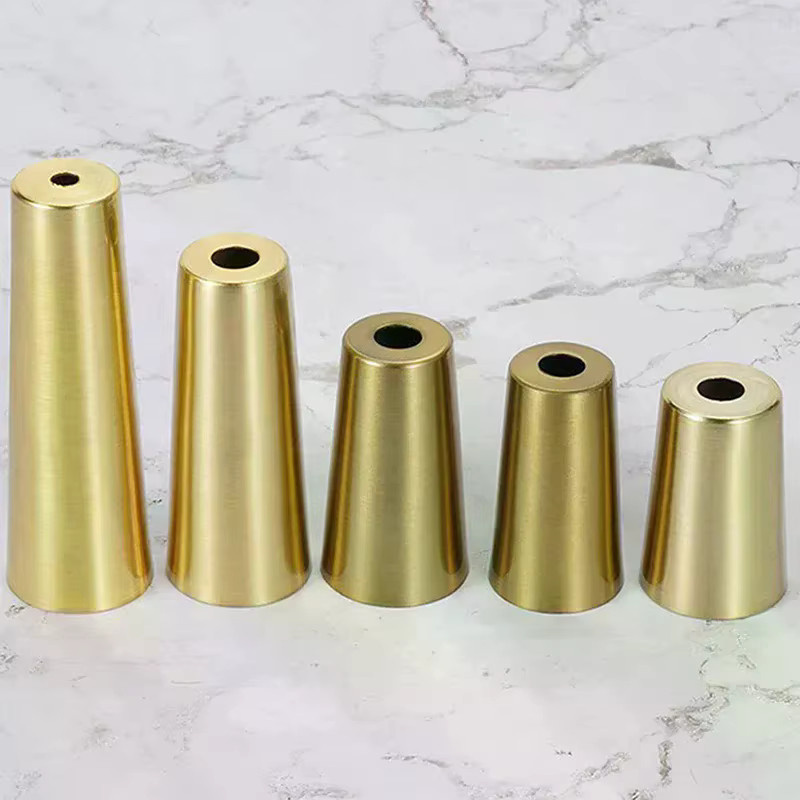Schutzpads für Tisch und Stuhl aus gebürstetem Eisen in Gold - Bild 2
