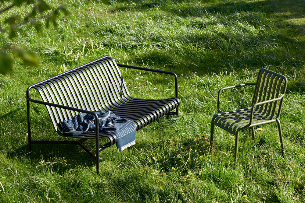 HAY Palissade Lounge Sofa mit Armlehnen in Schwarz aus pulverbeschichtetem Stahl - Bild 3