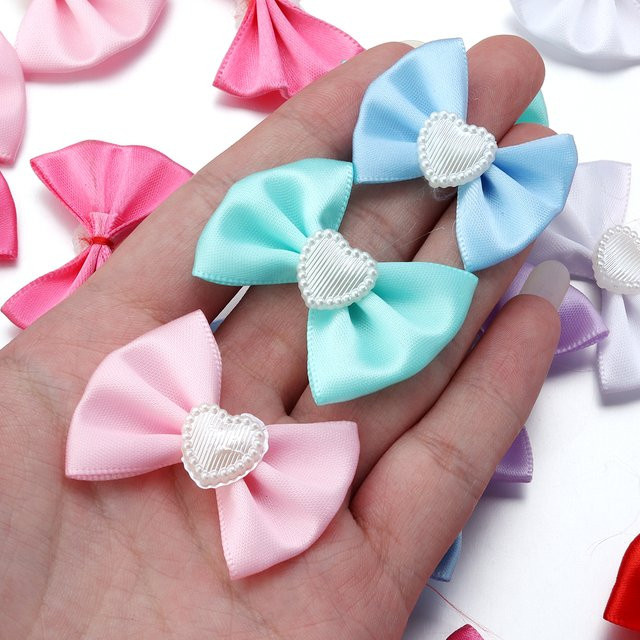 20 Stück farbige Polyester-Satinband-Schleifen mit Perlen-Dekoration für DIY-Kleidungszubehör, B: 3,5 cm, H: 4,5 cm - Bild 1