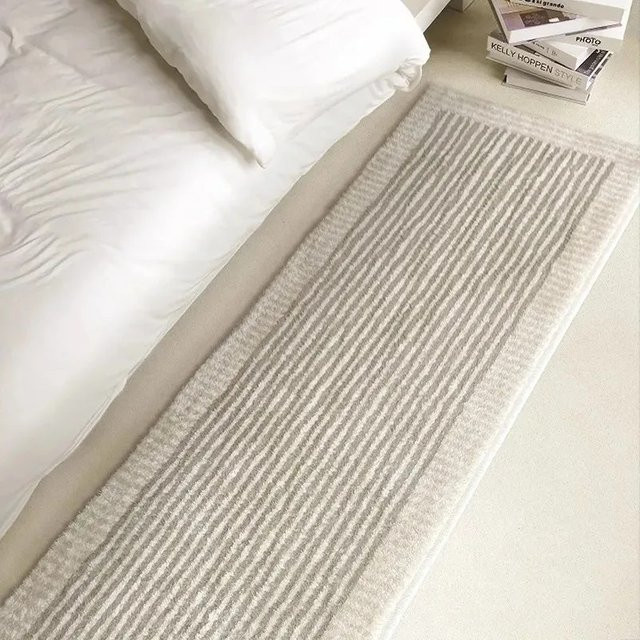 VIKAMA Schlafzimmerteppich als weicher und flauschiger Bettvorleger im minimalistischen Design - Bild 1