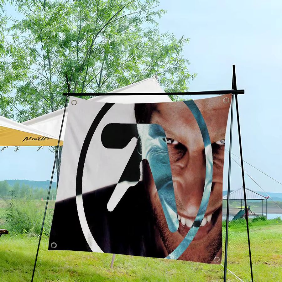 Aphex Twin Cartoon Flagge Wandbehang von Potdemiel als Science Fiction Deko für dein Zimmer - Bild 5