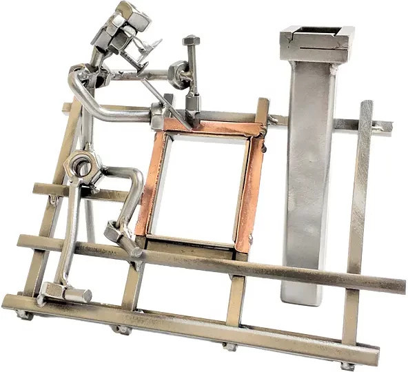 Hinz und Kunst Schraubenmännchen Spengler aus Metall in Silber im Industrial Design - Bild 1