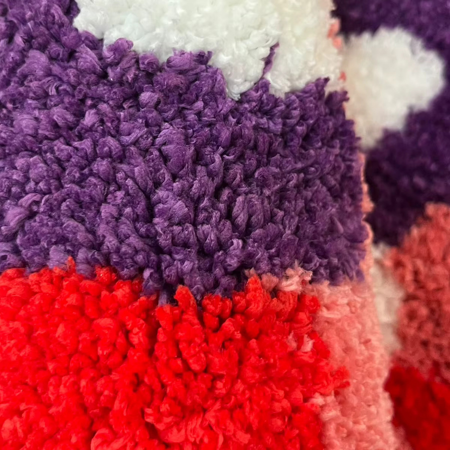 Handgefertigter runder Teppich mit psychedelischem Pilz-Design in Rot und Multicolour, rutschfest und im Boho-Stil für dein Wohnzimmer oder Schlafzimmer - Bild 2