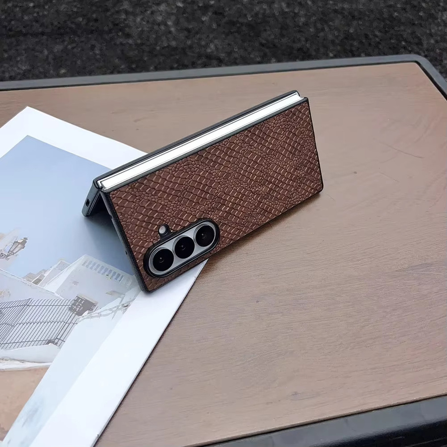 Schlichte Handyhülle mit Python-Hautmuster für Samsung Galaxy Z Fold 7, Z Fold 6 und Z Fold 5 in Schwarz - Bild 2