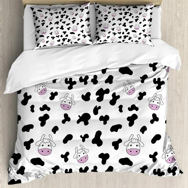 Bettbezug Set mit Kuh-Doodle-Cartoon-Motiv von Your Warm Home, Farbe Weiß, Material Polyester, 3-teilig, B/H: 228 x 228 cm, inklusive Kissenbezüge mit B/H: 50 x 70 cm - Bild 1