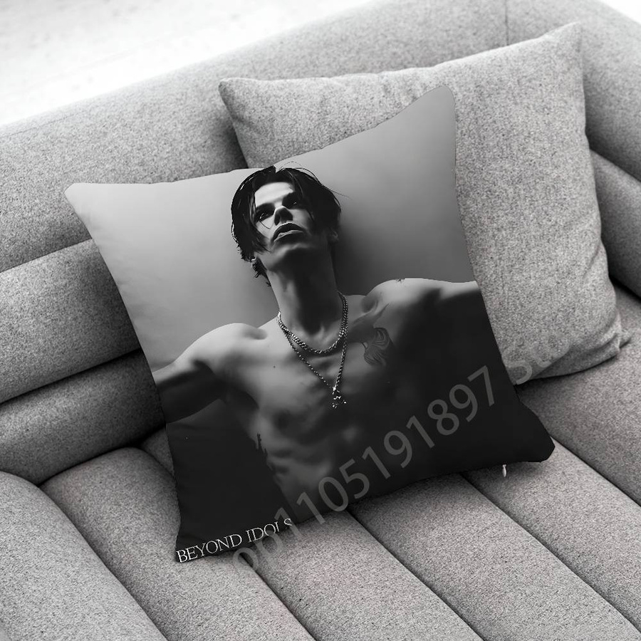 Y-Yungblud Idols One More Time Kissenbezug aus Peach Skin für quadratische Kissen - Bild 2