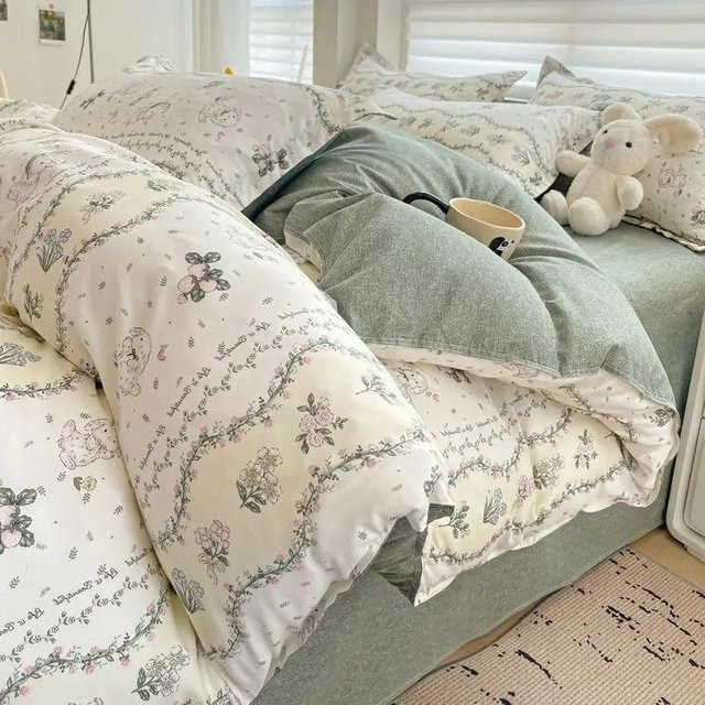 Bin Chi Textiles Blumenbettwäscheset in Rosa, 4-teiliges Set aus Baumwolle und Mikrofaser mit Bettbezug, Kissenbezügen und Flachbettlaken, B/H: 150 x 200 cm - Bild 1