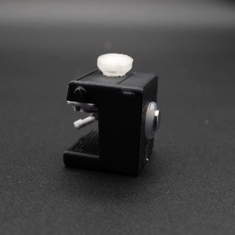 Mognot Mini-Kaffeemaschinen-Rückmagnet in Schwarz als starker magnetischer Aufkleber für Fotokarten und Memos - Bild 3