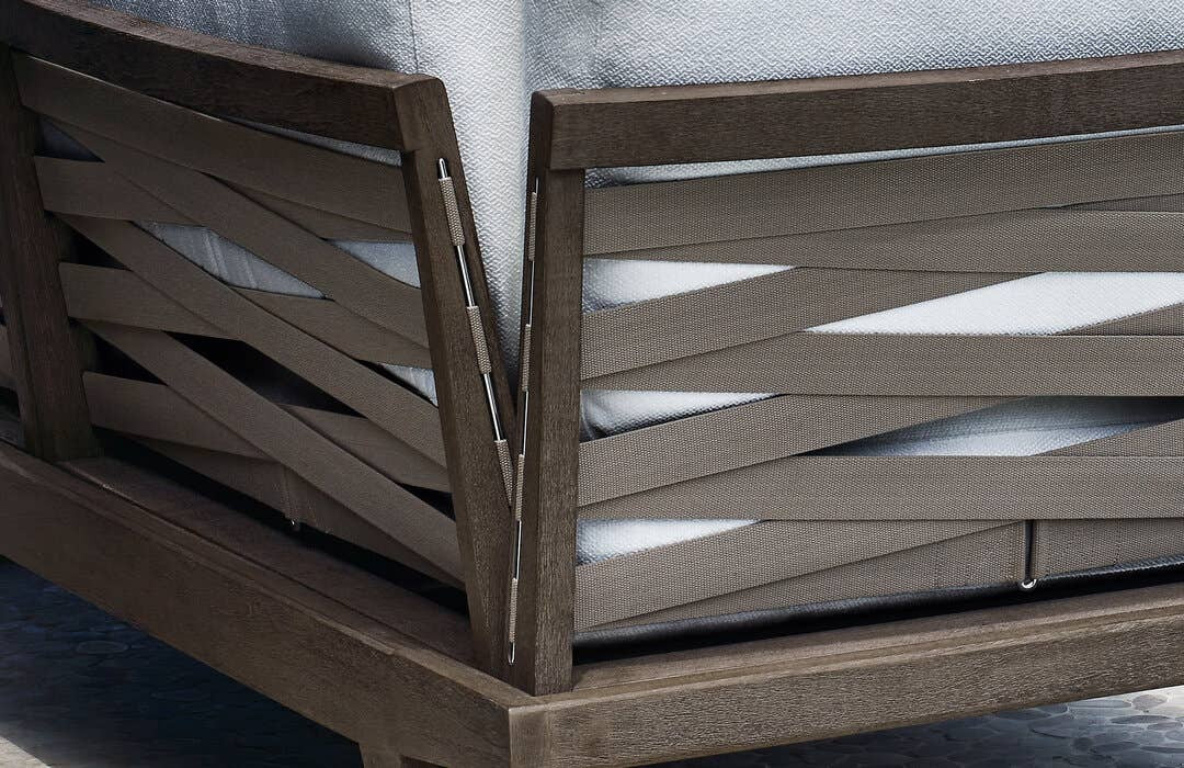 B&B Italia Gio 3-Sitzer Outdoor-Sofa aus Teakholz mit Kissen in Grau und Braun - Bild 2