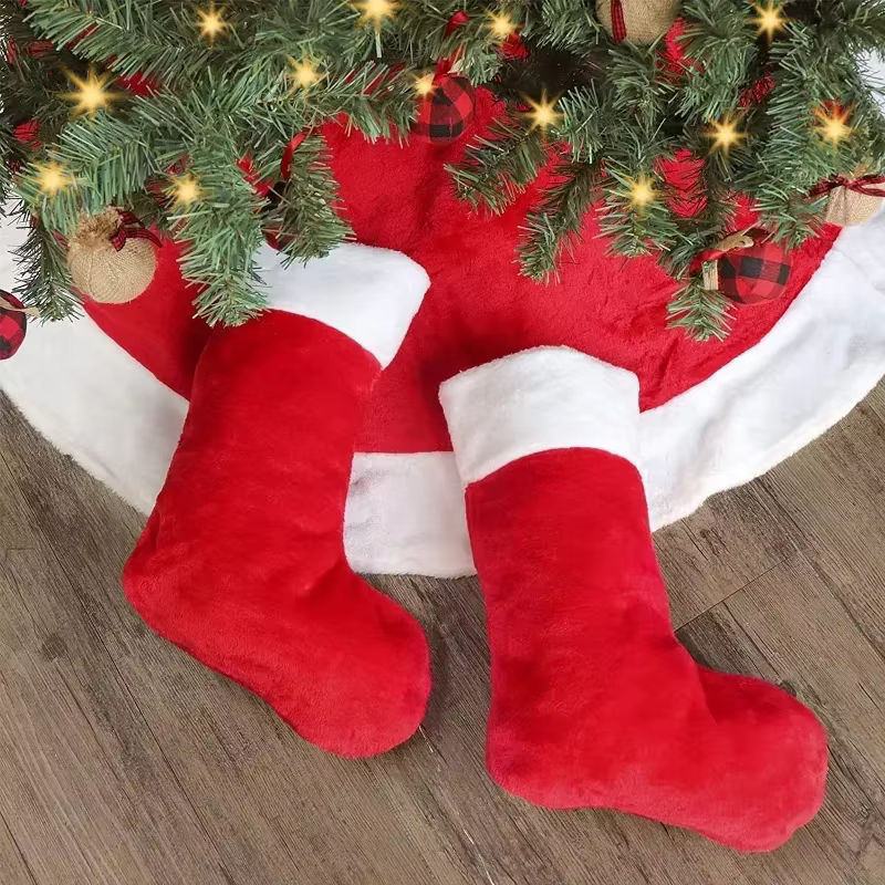 Weihnachtsmann Socken aus Stoff als Hängeornamente für den Weihnachtsbaum in Rot - Bild 3