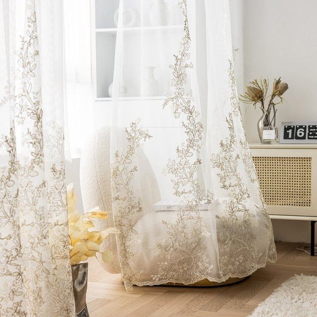 Tiyana Transparenter Voile-Vorhang mit Goldfaden und Blumenstickerei in Transparent - Bild 1