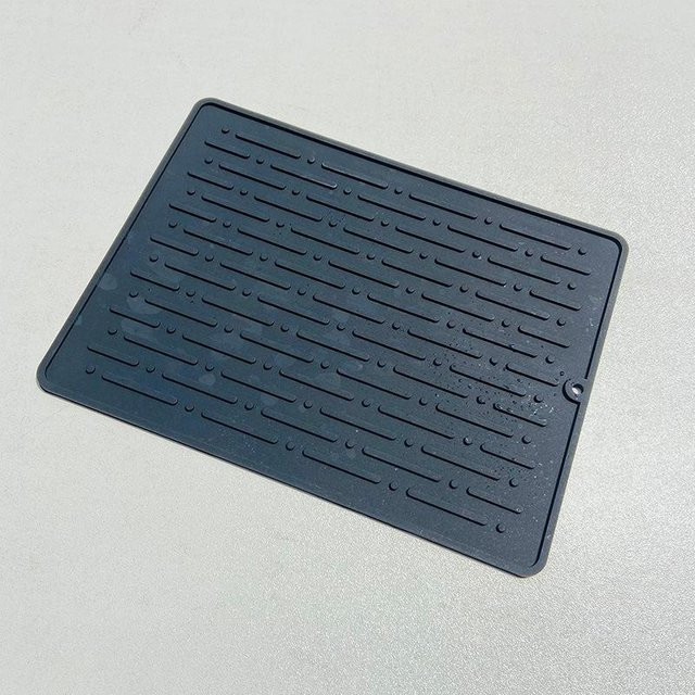 Hitzebeständige Silikon-Abtropfmatte für Geschirr und Spülbecken in Schwarz von chenxiaogang - Bild 1