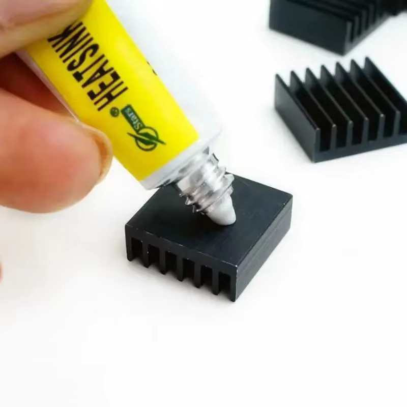 ZEXEF Wärmeleitpaste schwarzer Silikonkleber mit Klebeapplikator 5 g für Kühlung von VGA, RAM, LED und IC-Pads - Bild 2