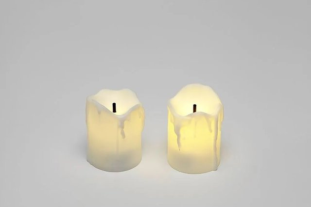 Brauns-Heitmann LED-Stumpenkerze in Creme mit realistischem Flackereffekt - Bild 1