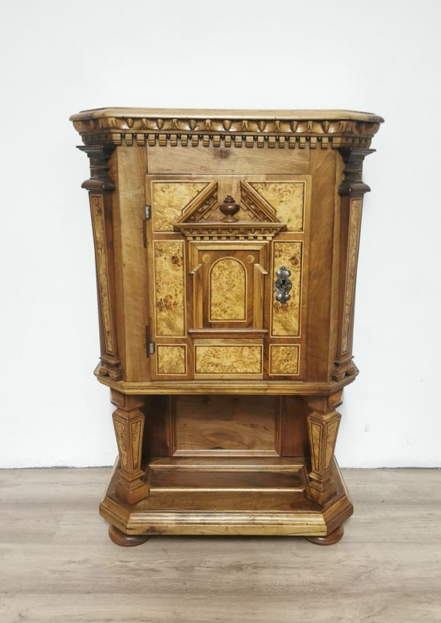 Renaissance Kommode Antikhof Brück in Nussbaum und Birke, Braun, B/T/H: 114,0 x 76,0 x 37,5 cm - Bild 1