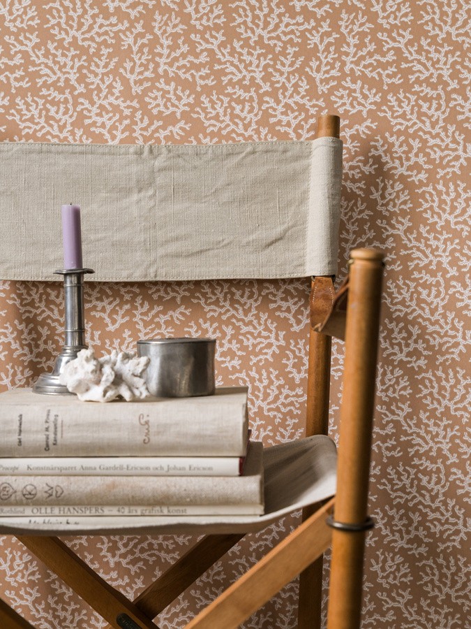 Von Brömssen Tapete Långelid Floral in Coral Peach mit Naturmotiven und Vliesqualität - Bild 1