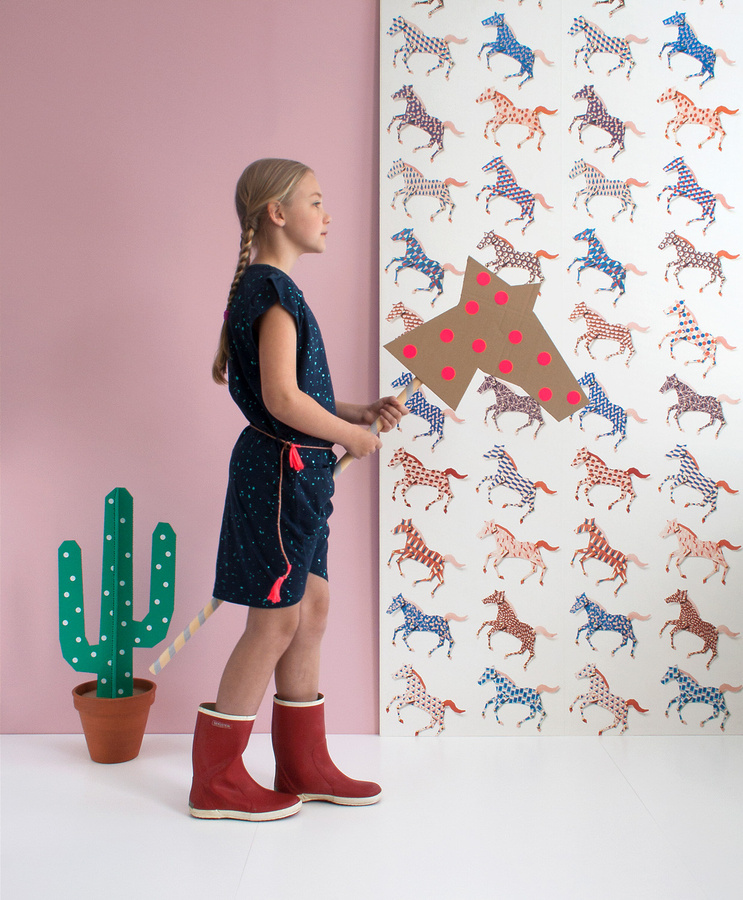 Studio Ditte Tapete Horses in Pink und Multicolour für das Kinderzimmer - Bild 1