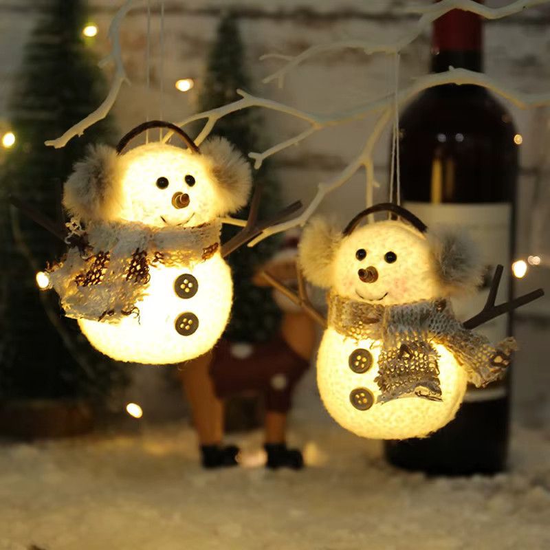 lyfs Weihnachts-Schneemann-Ornament aus Plüsch mit integriertem LED-Licht in Weiß als Tischdekoration - Bild 3