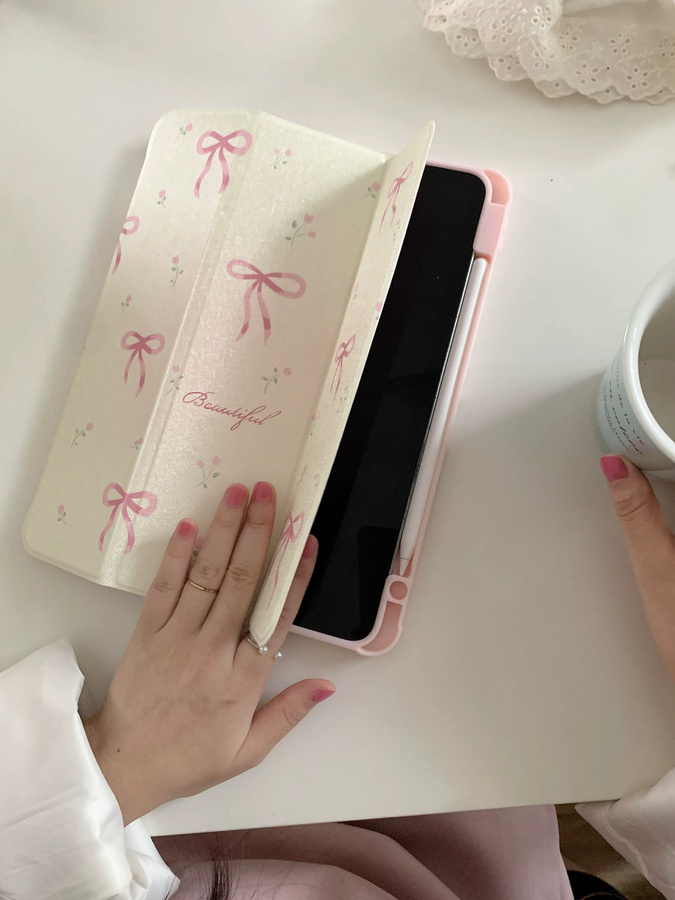 Transparente Apple iPad Hülle mit floralem Design und Stifthalter - Bild 2