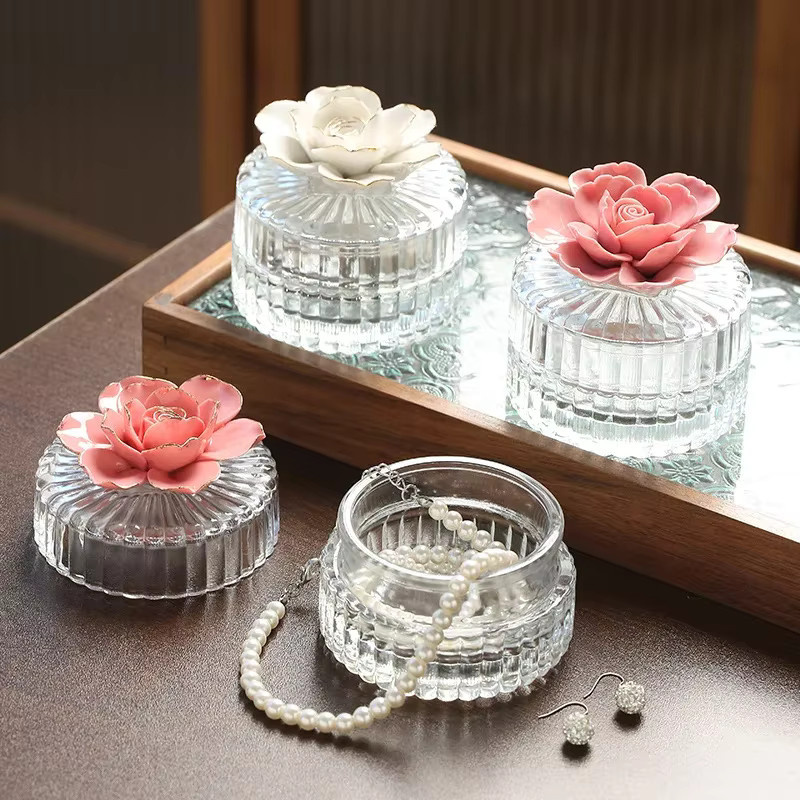 Keramische Aufbewahrungsbox mit Glasaufsatz in Pink und Transparent mit floralem Design - Bild 2