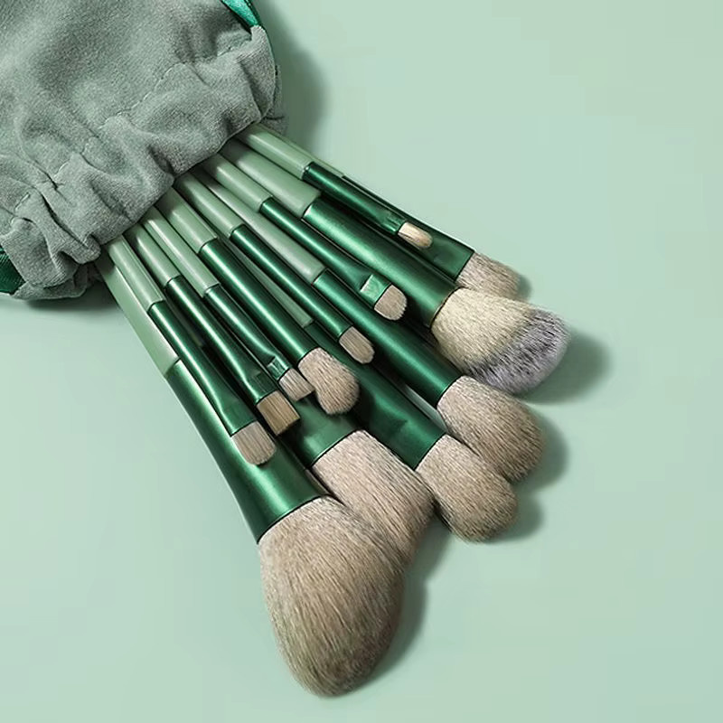 Caliyi Make-up Pinsel und Schwamm Set für Damen - Bild 2