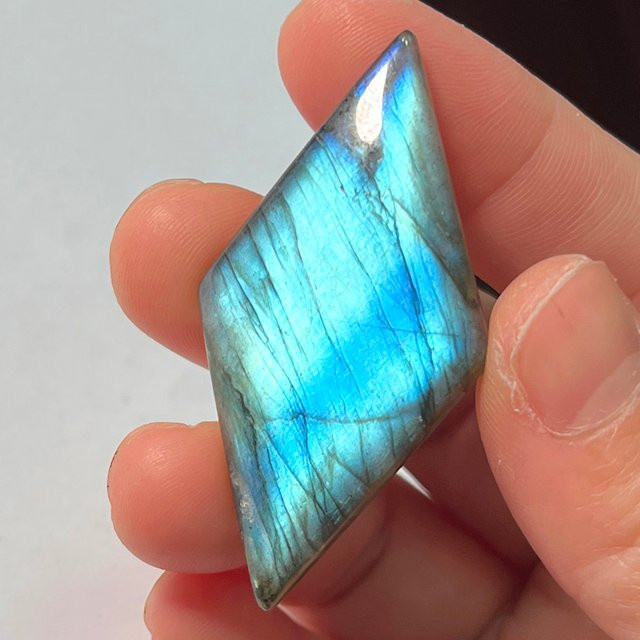 Perle, grüner Labradorit Cabochon, unregelmäßige Form, Unisex - Bild 1