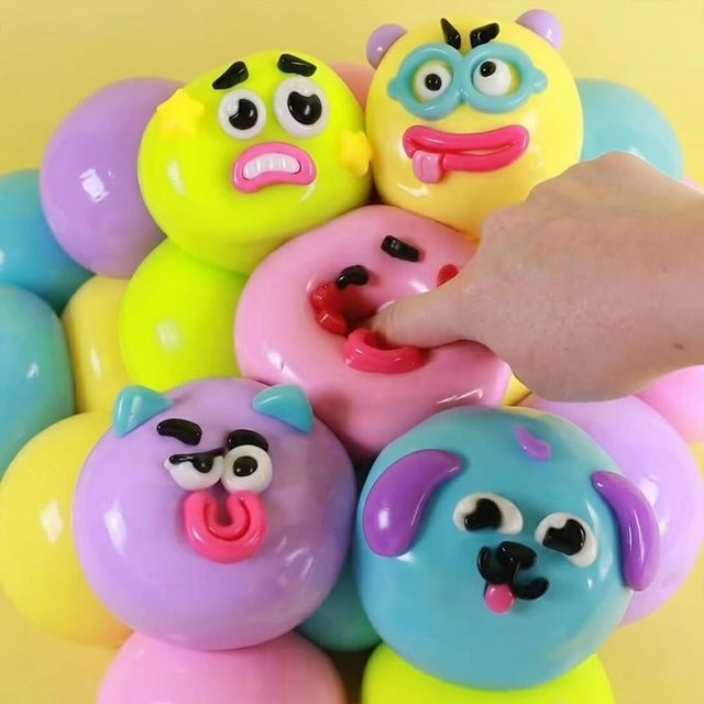 Smushers Curiosities Dog Face Swap Squishy, Slow-Rise-Quetschspielzeug - Bild 1