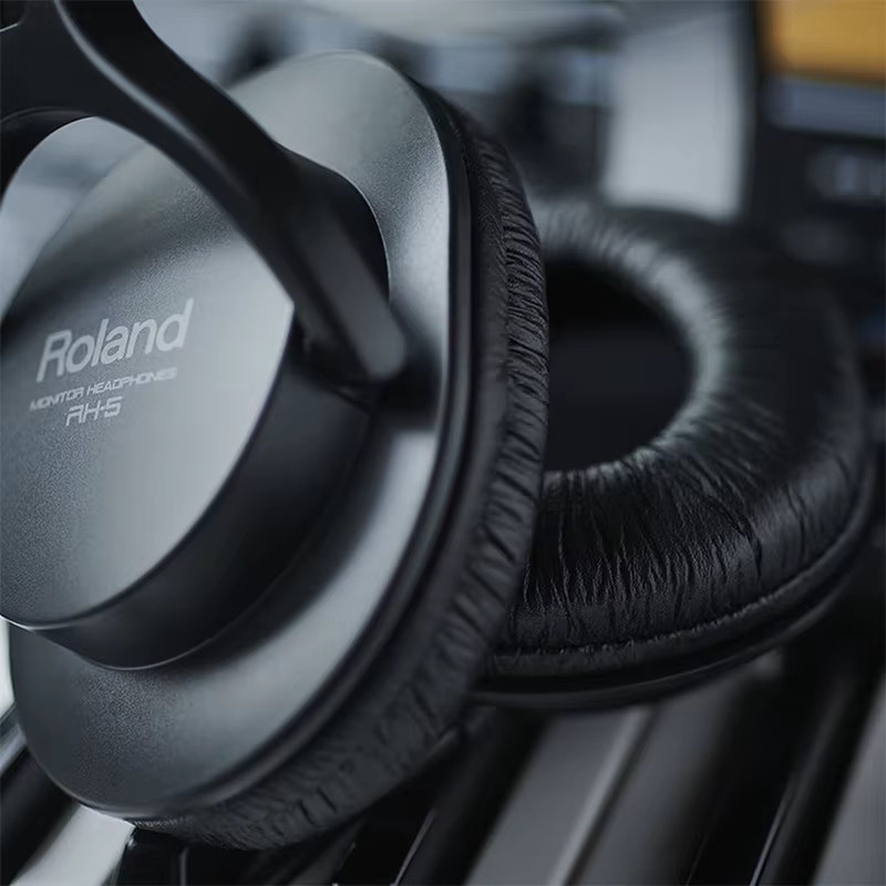 Roland RH-Serie Over-Ear Monitoring-Kopfhörer in Schwarz mit Adapter RH-5, geschlossene Bauweise für Digitalpiano, E-Drum und Keyboard - Bild 5