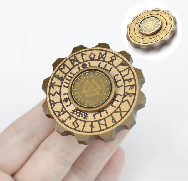 Meade EDC Viking Pirate Fidget Spinner, Doppelseitiger Retro-Messing-Metall Stressabbau-Rotations-Fingerspielzeug - Bild 1