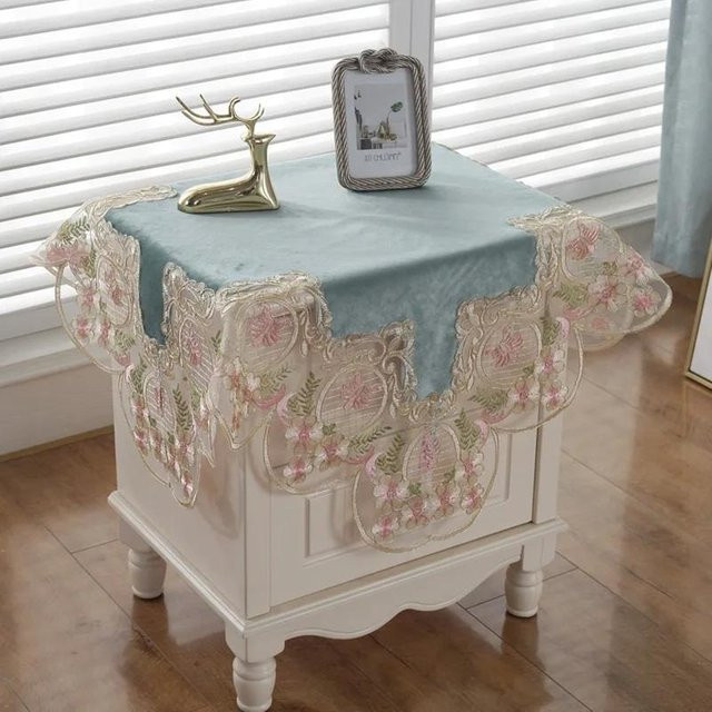 Julliette Traum Quadratische Tischdecke mit Spitze und Stickerei aus Baumwolle, Blau, B/B/B: 70 x 70 x 70 cm - Bild 1